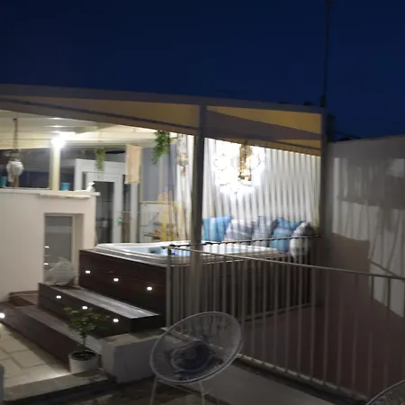 Vico Degli Ebrei - - Rooftop Jacuzzi بيت ضيافة ليفيرانو