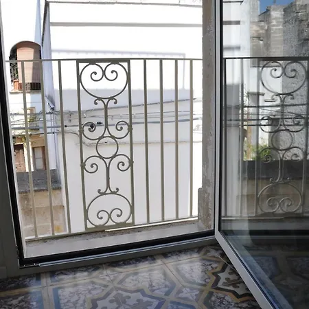 Vico Degli Ebrei - - Rooftop Jacuzzi Gasthof *