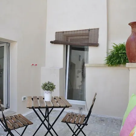 Vico Degli Ebrei - - Rooftop Jacuzzi 4*