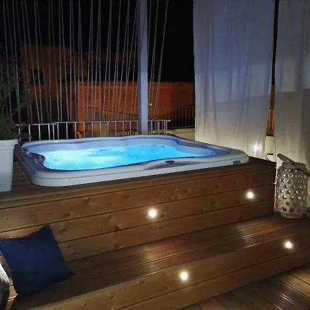 Vico Degli Ebrei - - Rooftop Jacuzzi
