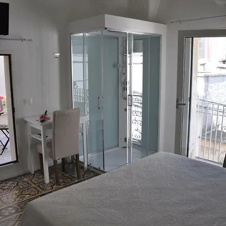 ゲストハウス Vico Degli Ebrei - - Rooftop Jacuzzi レヴェラーノ